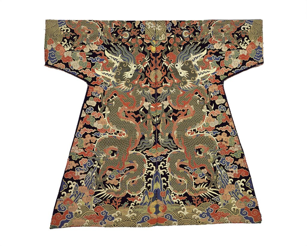 清早期〈彩絨龍袍料〉，139.7×259.1公分。Purchase，Friends of Asian Art Gifts，1987（1987.147）。