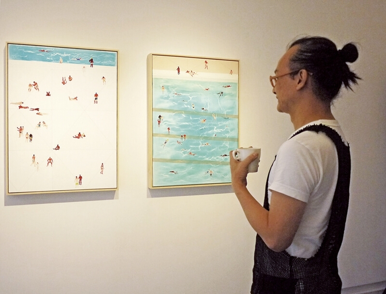 知名音樂人姚謙欣賞范揚宗的作品。