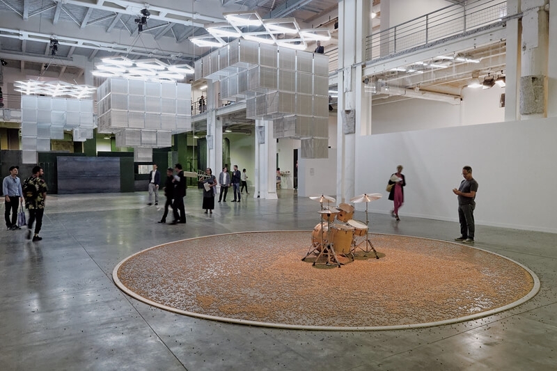慕吉諾Céleste Boursier-Mougenot∣靈氣Aura 2015 Production les Abattoirs / FRAC Midi-Pyrénées, Collection de l’artiste, Courtesy Galerie Xippas, Paris