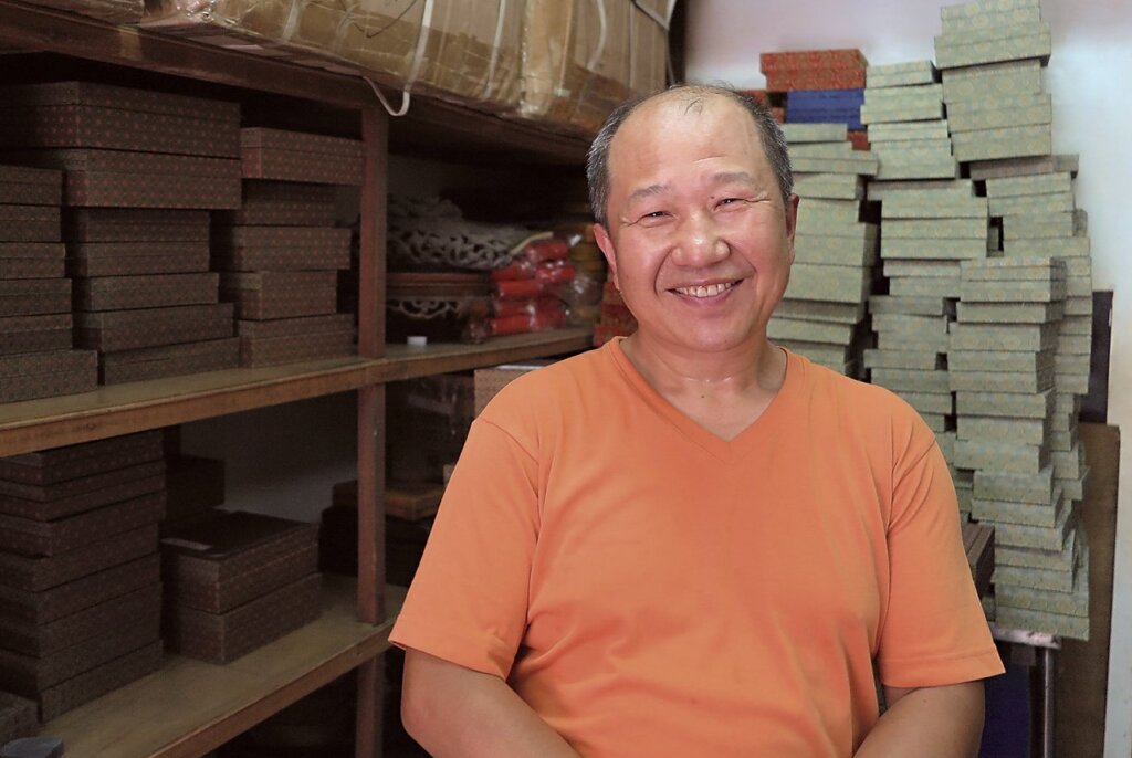 對古法製墨和推廣好硯充滿熱情的伍坤輝。