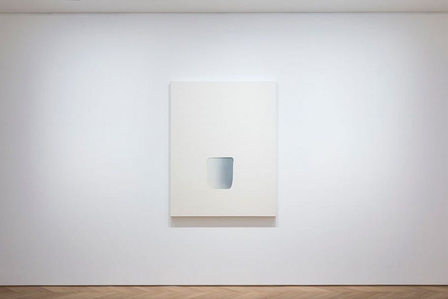 Dialogue 2015, Oil on canvas, 146 cm x 114 cm x 5cm © Lee Ufan, Courtesy of Pace Hong Kong