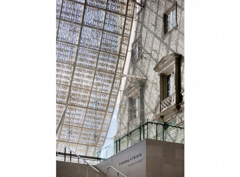 新加坡國家美術館,橋接了最高法院與行政大廈兩大古典建築,內部空間細致入微,是當前全球最大、最精美的東南亞藝術展館。(©Fernando Javier Urquijo / studioMilou singapore提供)
