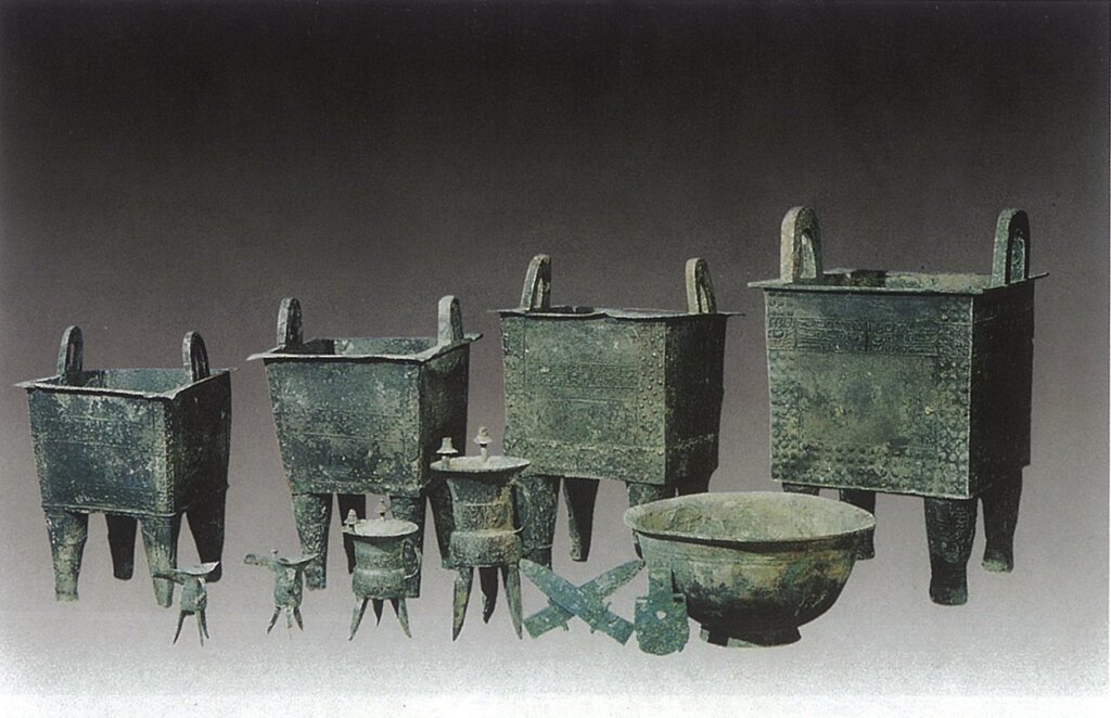 1996年南順城街祭祀坑出土的12件銅器。