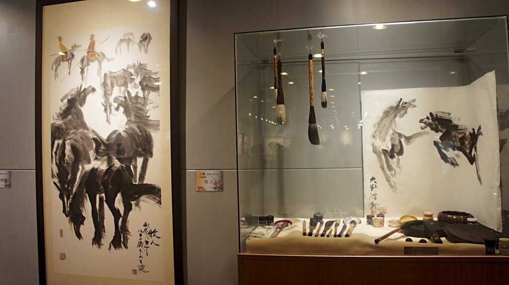王農書畫工具與王農1946年作〈牧人〉,138×70公分。