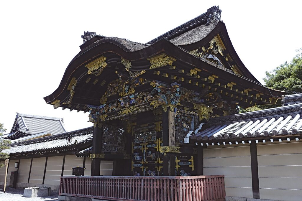 西本願寺唐門，日本國寶。