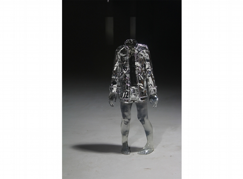張伯豪《空氣稀薄｜The-Air-is-Thin》26x15x60cm,電鍍銅、透明樹脂,Electroplated-Copper,-Transparent-Resin,2015