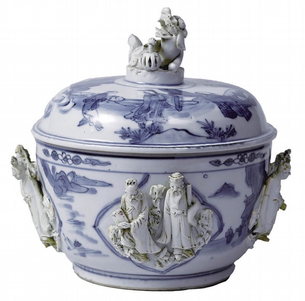 中國製約1620～1640年〈帶蓋瓷碗〉，高16.5公分、口徑14.5公分，阿姆斯特丹國家博物館藏。此為阿瑪利亞所收藏的瓷碗類型。