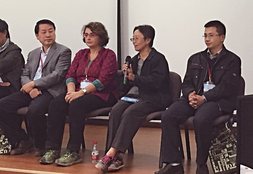 李玉珉（右二）發言。