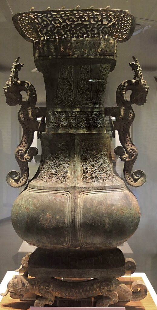 〈蟠龍方壺〉，國立歷史博物館藏。攝影╱林容伊。