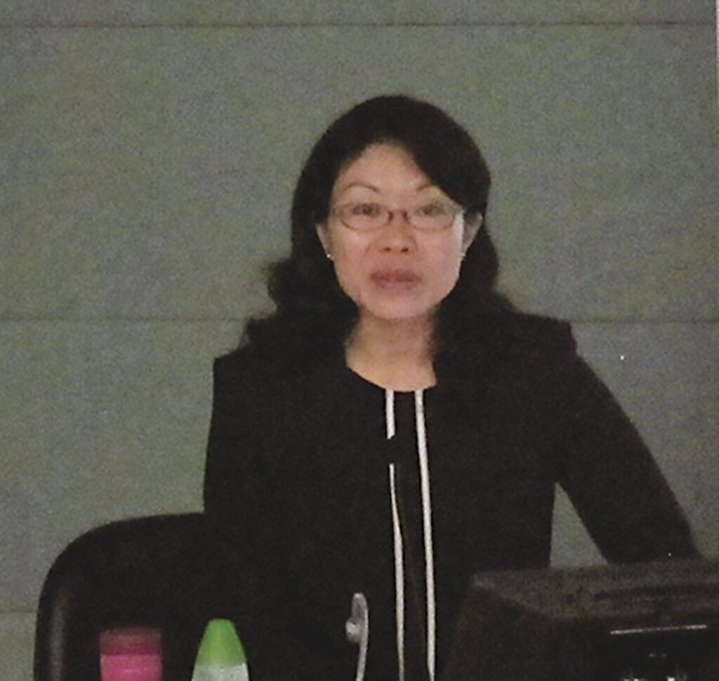 何碧琪。