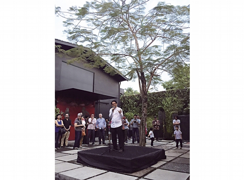 印尼收藏家Dr. Oei去年七月在其美術館新展開幕致詞。
