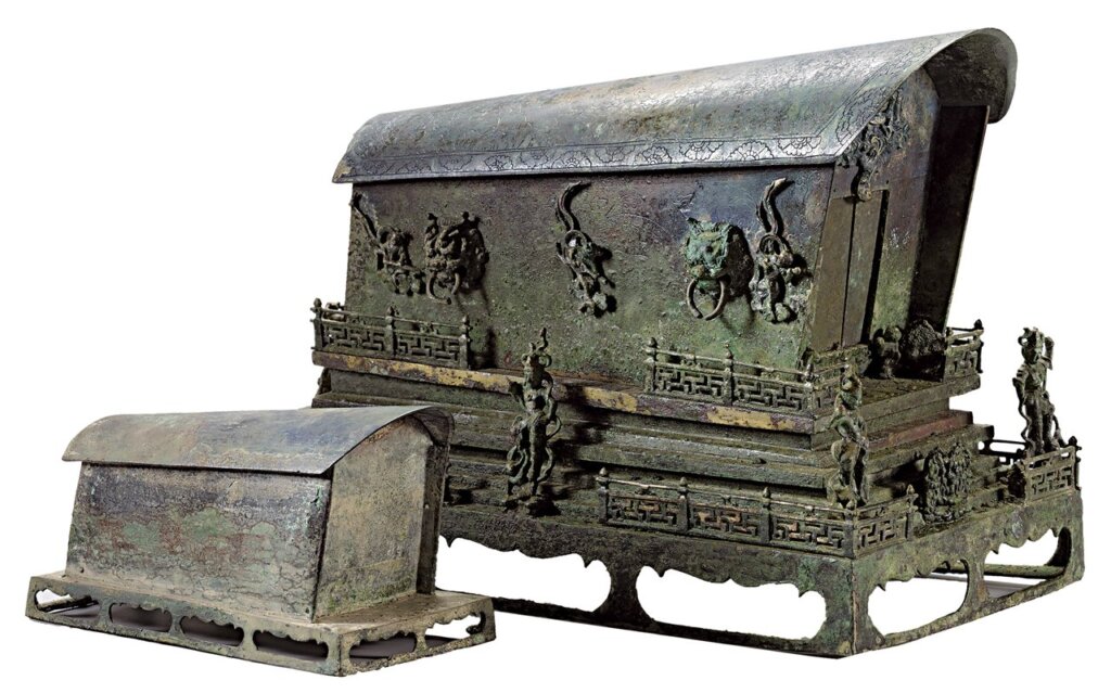 中國唐代〈舍利容器〉，（石函）通高65.6×45.6×61.4公分，日本泉屋博古館藏。