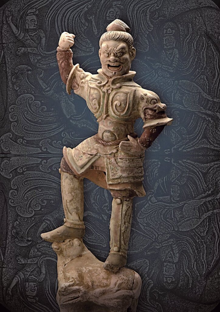 唐〈彩繪天王俑〉，鞏義常莊出土，河南博物院藏。