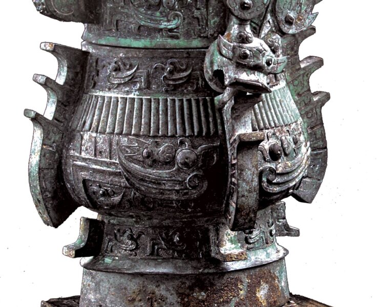 2012年寶雞石鼓山M3出土的〈小方禁〉及〈戶卣〉。