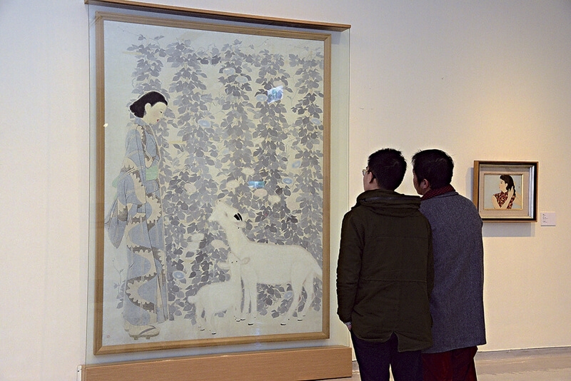 林之助1940作〈朝涼〉，283×182公分，入選日本「紀元2600年奉祝展」，畫中女子為林之助未婚妻王彩珠。