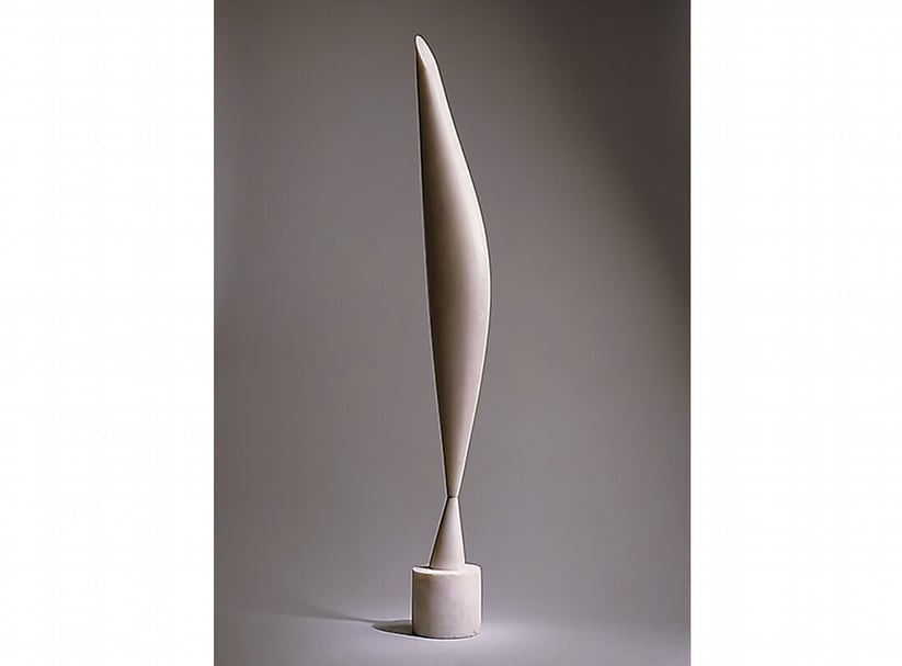 布朗庫西 ，《空間之鳥》，1923，大理石，144.1×16.5 cm（包括檯座），美國紐約大都會美術館。