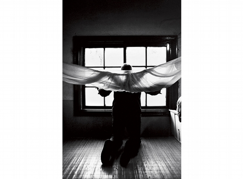 周慶輝|行過幽谷No.1 手工放相銀鹽紙 57x38cm 1991-1993 采泥藝術提供