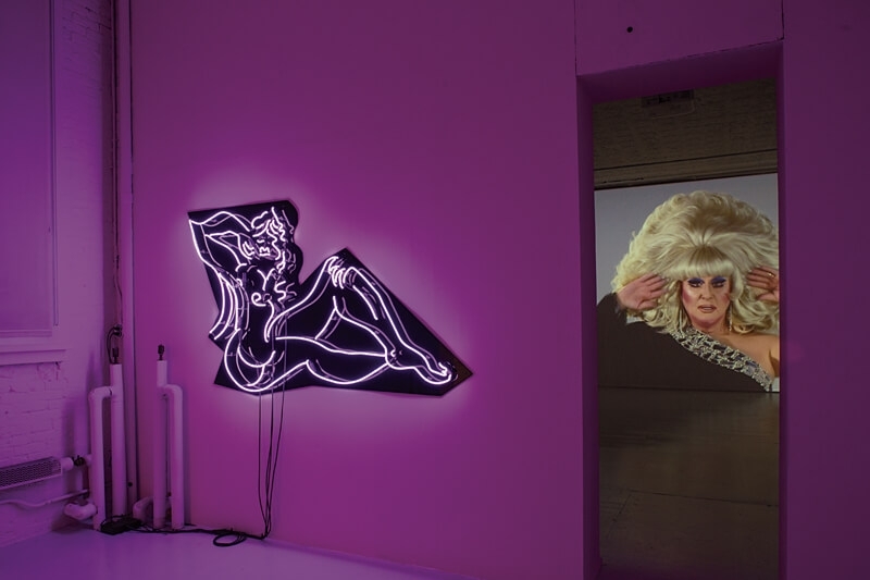 左：丹西Mira Dancy│紫色的呼喚；右：阿特拉斯Charles Atlas│她在這