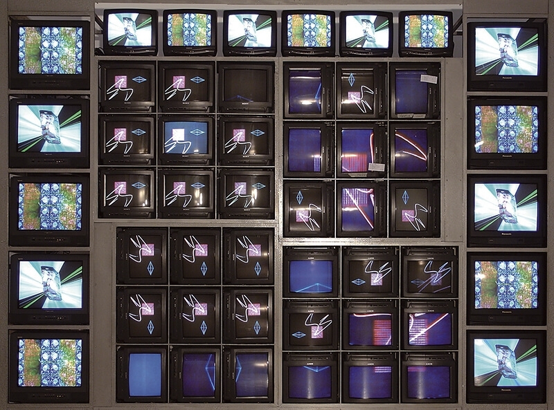 白南準《網路之夢》．錄像雕塑．287×380×80 cm，1994。ZKM Collection © (2008) ZKM Center for Art and Media Karlsruhe，攝影：ONUK (Berhard Schmitt) © Nam June Paik Estate