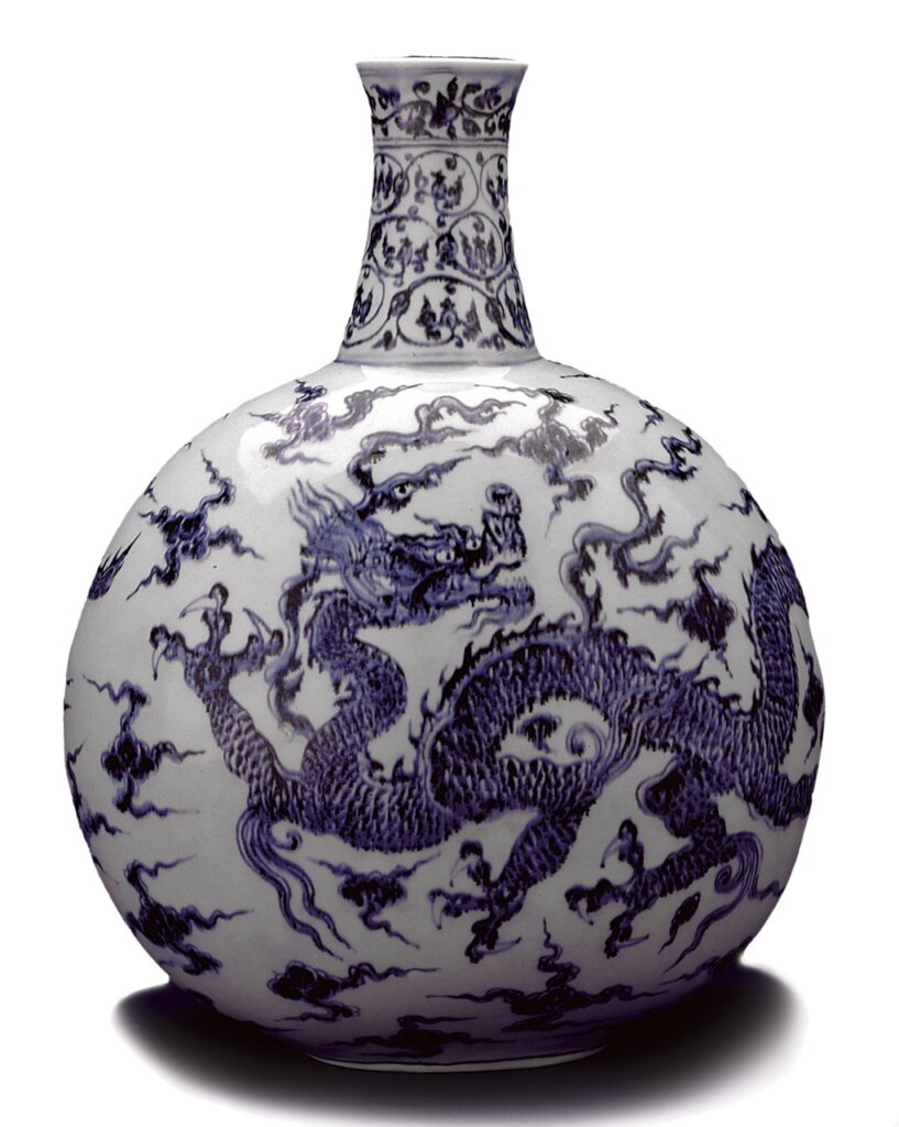 明永樂〈青花龍紋扁瓶〉，羅桂祥捐贈香港藝術館茶具文物館。