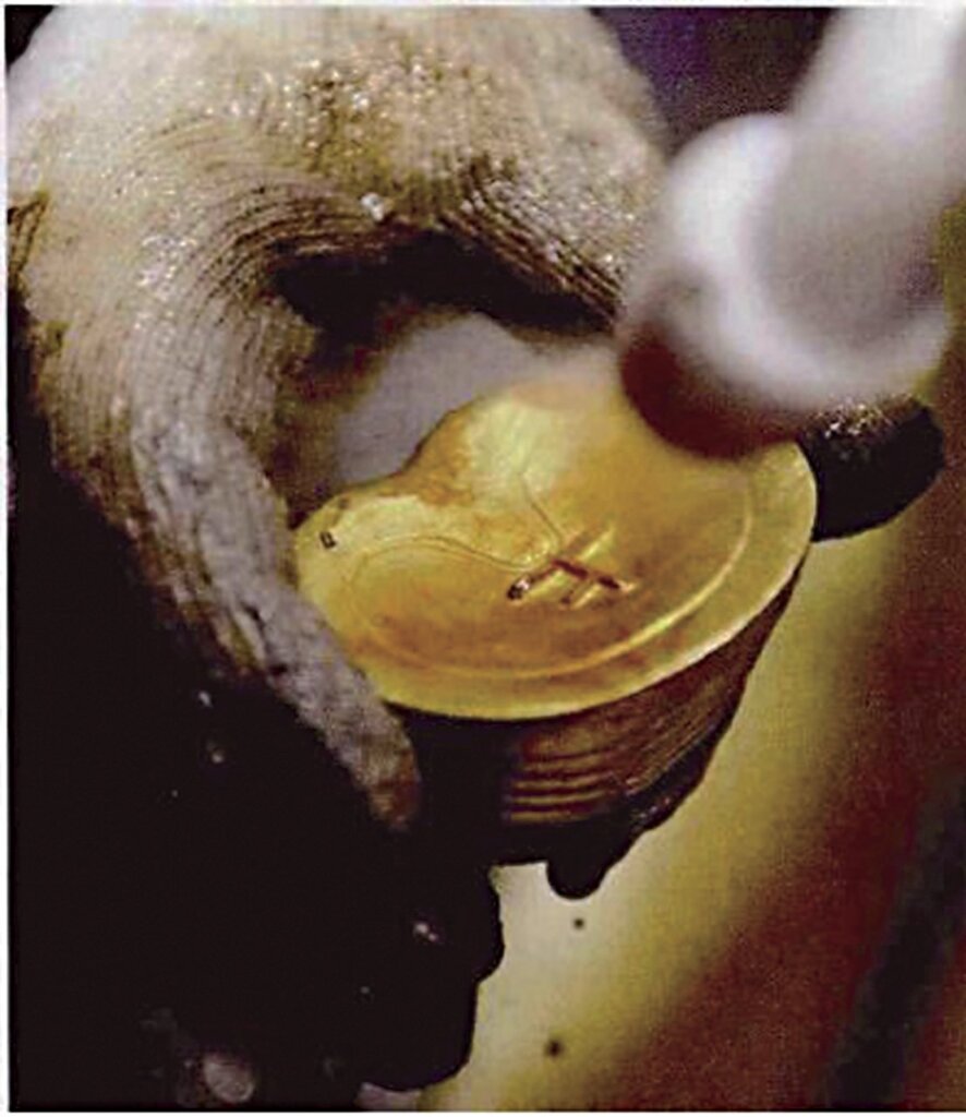 墓中發現的馬蹄金、金餅、麟趾金。