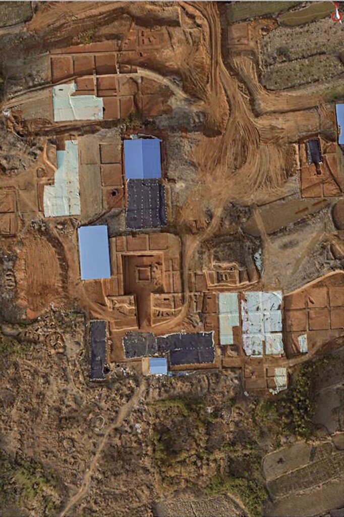 江南新建縣墎墩山墓葬群航拍圖。