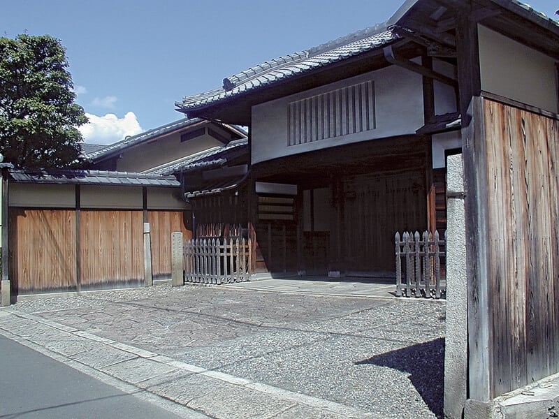 表千家宗家茶室「不審庵」大門處。圖／取自網路。