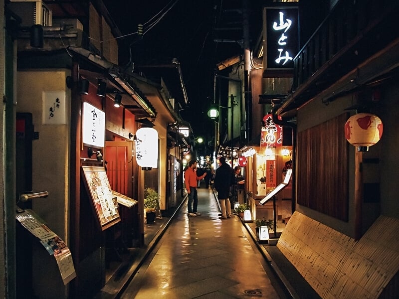 京都鴨川沿岸的小酒館次序的招牌。(攝影/李盈靜)