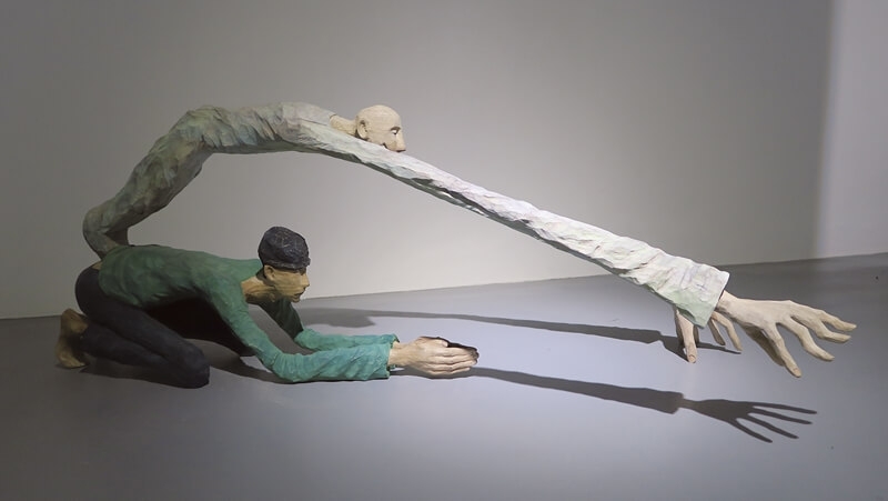 曾上杰《前行 II》.木、壓克力顏料、色鉛筆.55×61×140 cm.2015。