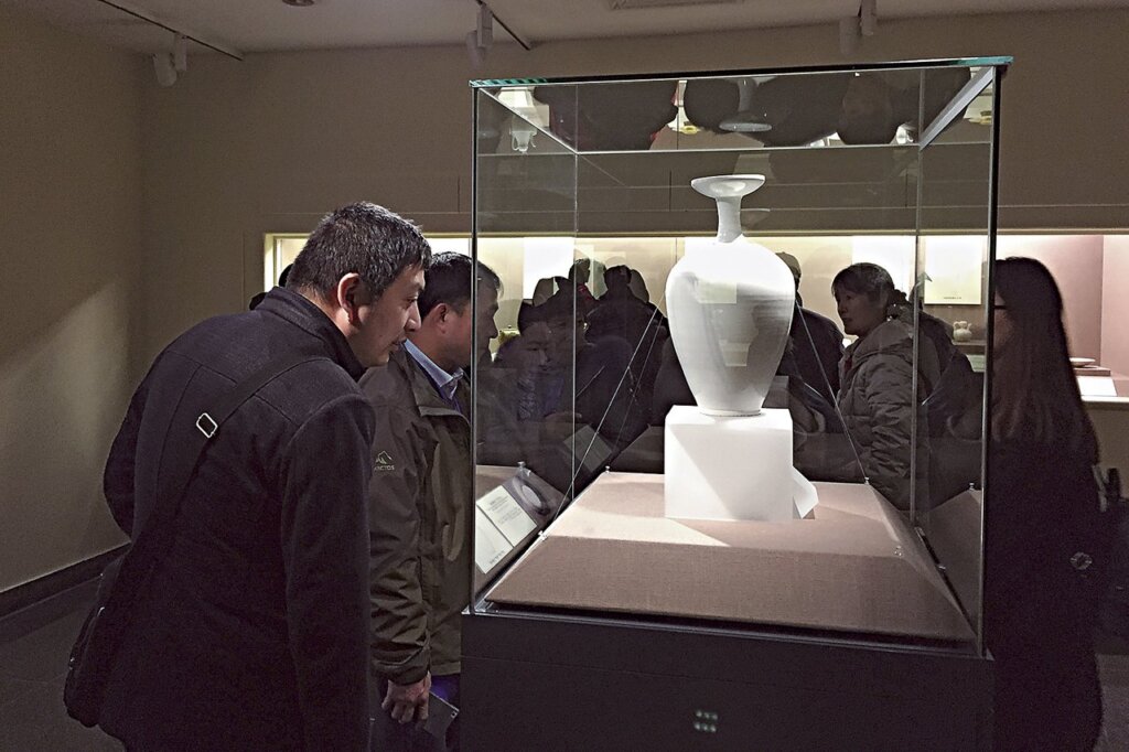 「閒事與雅器」展覽吸引了各路人士前來參觀。