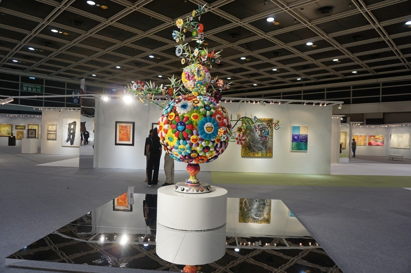 村上隆《Flower Matango(d)》，以1600萬港元成交。