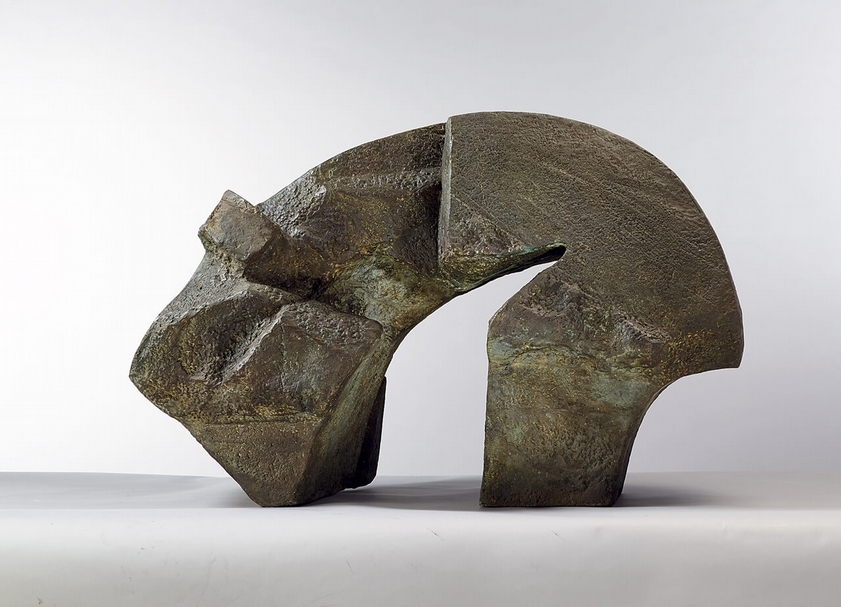 朱銘《太極系列-太極拱門》．銅雕．88×42×58 cm．約1990年代。
