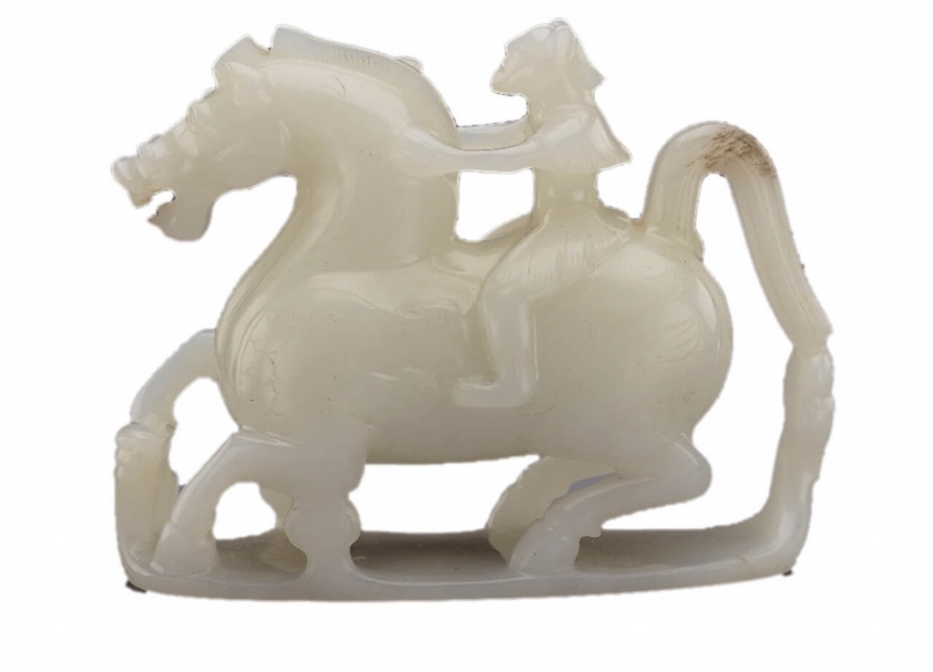展品西漢時期〈玉仙人奔馬〉，咸陽博物館藏，羽人騎乘天馬遨遊的型態，顯示漢代人祈慕羽化登仙的浪漫意趣。中國國家一級文物。圖╱童閔崧、蕭孟凡攝，時藝多媒體提供。