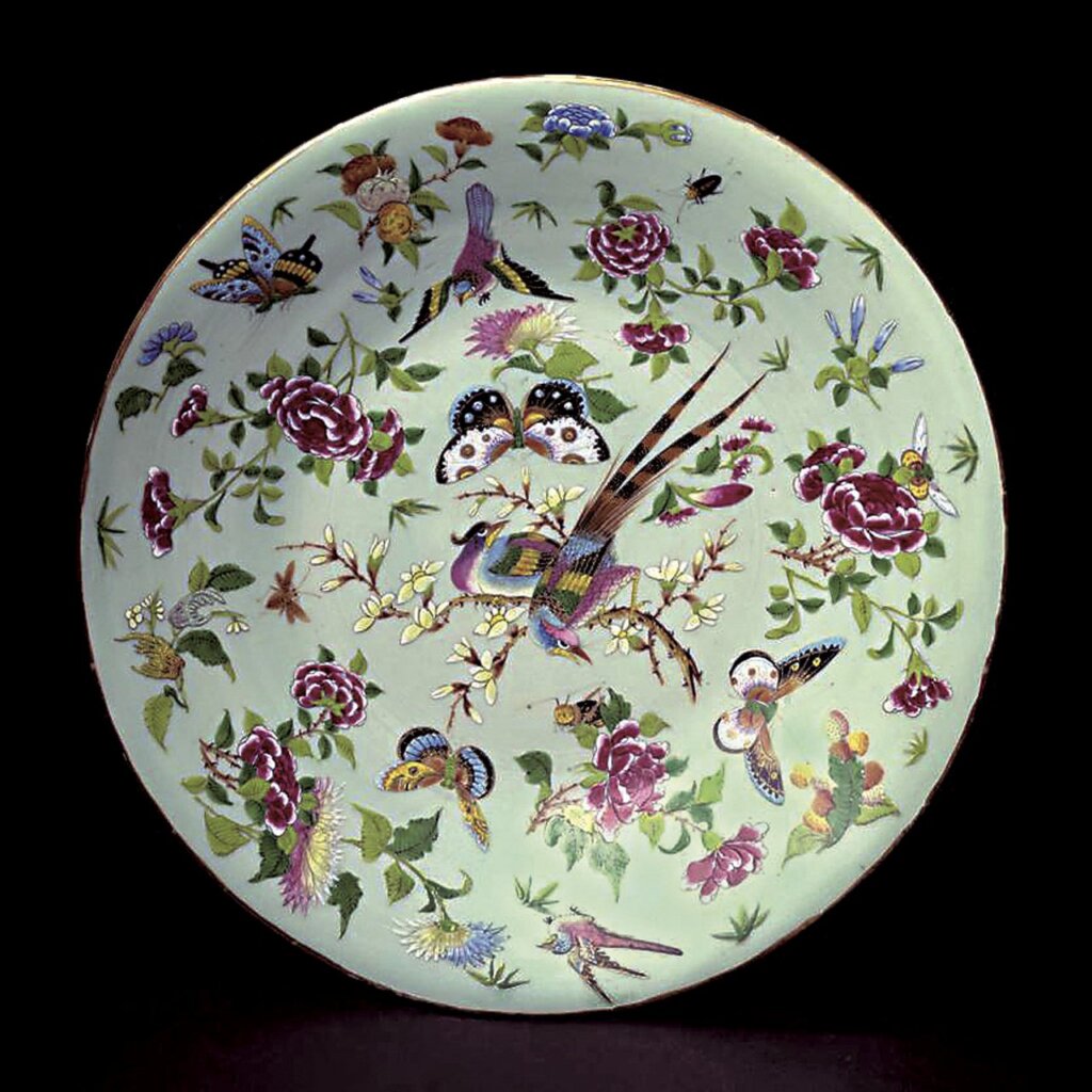 約1820～1850年廣東〈琺瑯彩瓷盤〉， V&A 708-1852。
