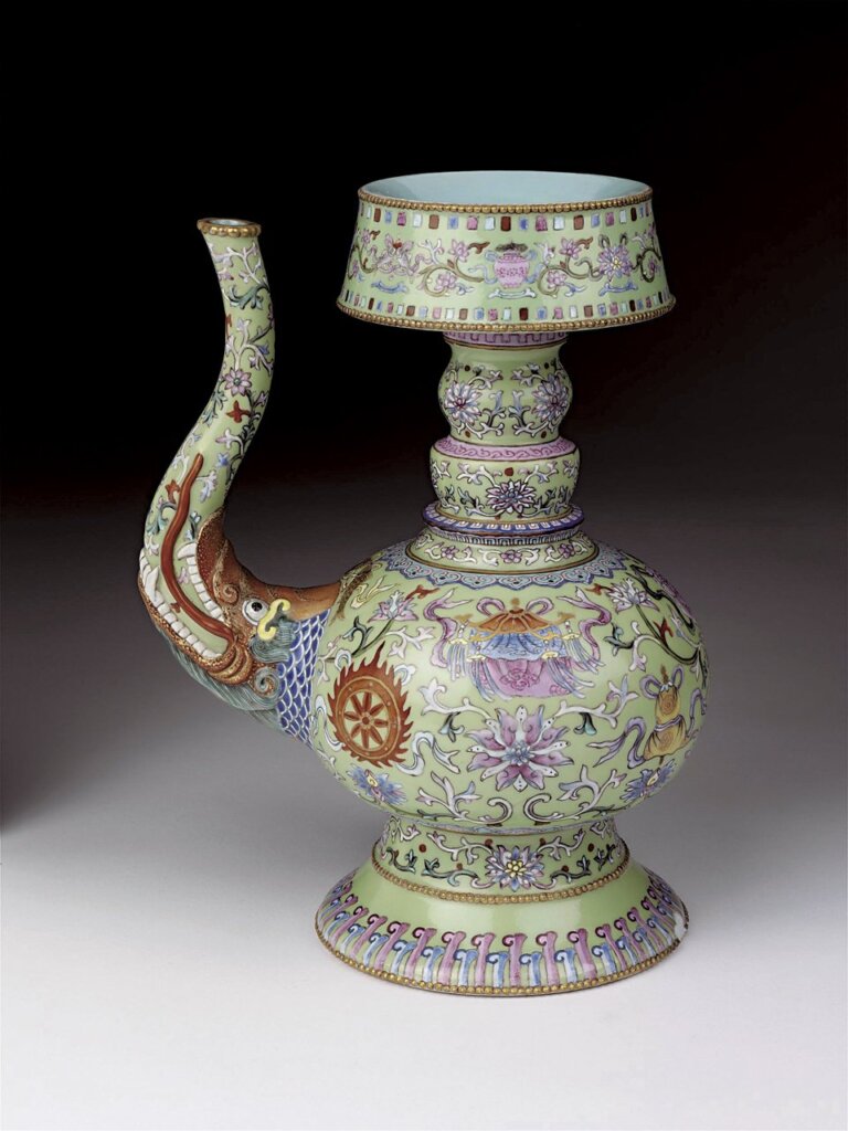 1736～1795年藏式〈瓶壺〉，V&A Circ.139-1932。