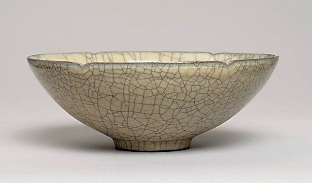 1279～1368年〈官窯碗〉，V&A 717-1883。