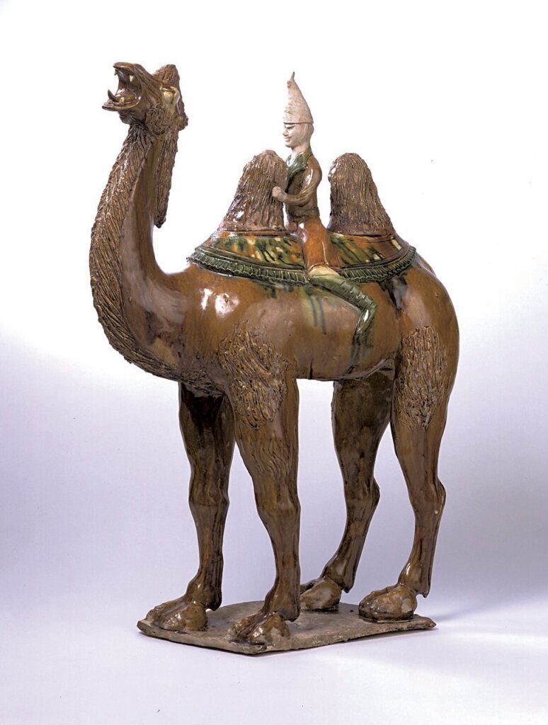 唐代8世紀〈三彩胡人騎駝〉，C.880-1936。