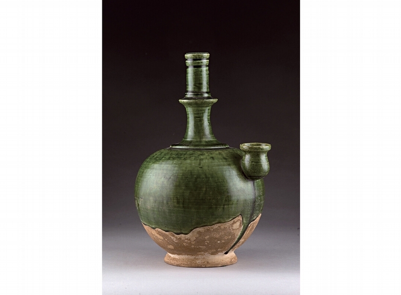 圖3 Wei Asian Arts：遼代〈綠釉瓷瓶〉。 圖︱布魯塞爾亞洲藝術週（Asian Art in Brussels）