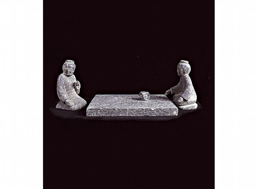 圖2 Orchid Fine Arts：漢代〈石製六博人物〉。 圖︱布魯塞爾亞洲藝術週（Asian Art in Brussels）