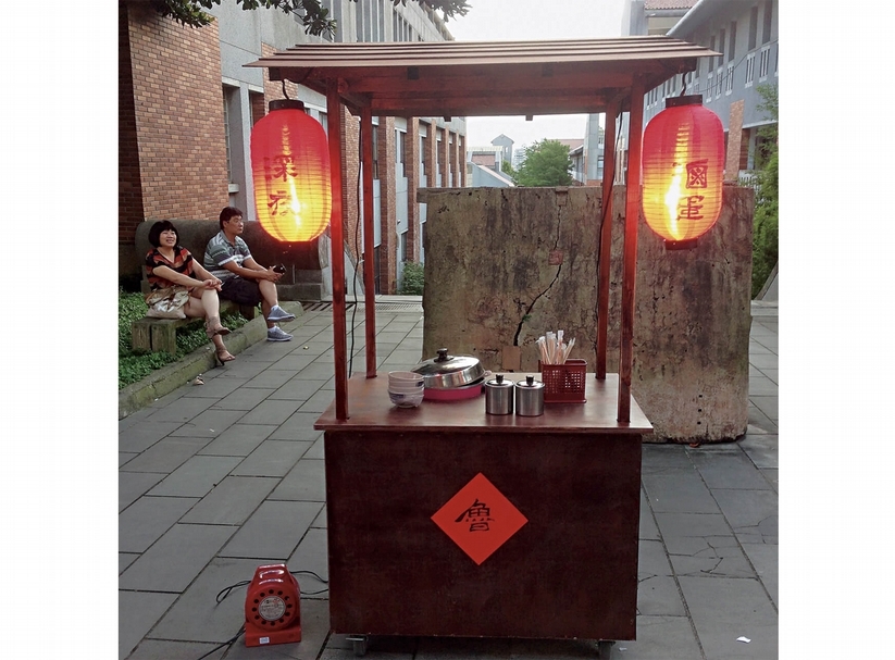 「深夜滷蛋」攤販外觀一景。（羅婉云提供）