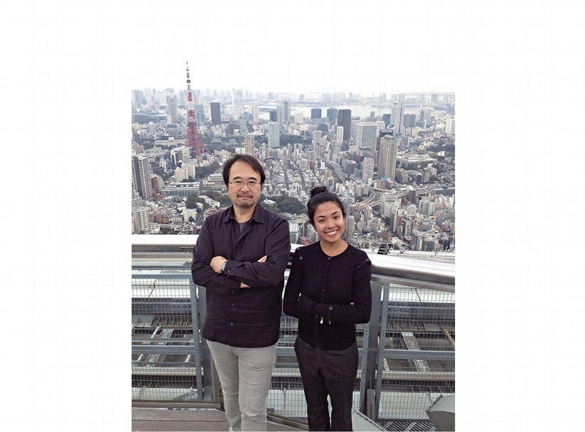 中牟田洋一與藝術家Zarani Risjad攝於東京。