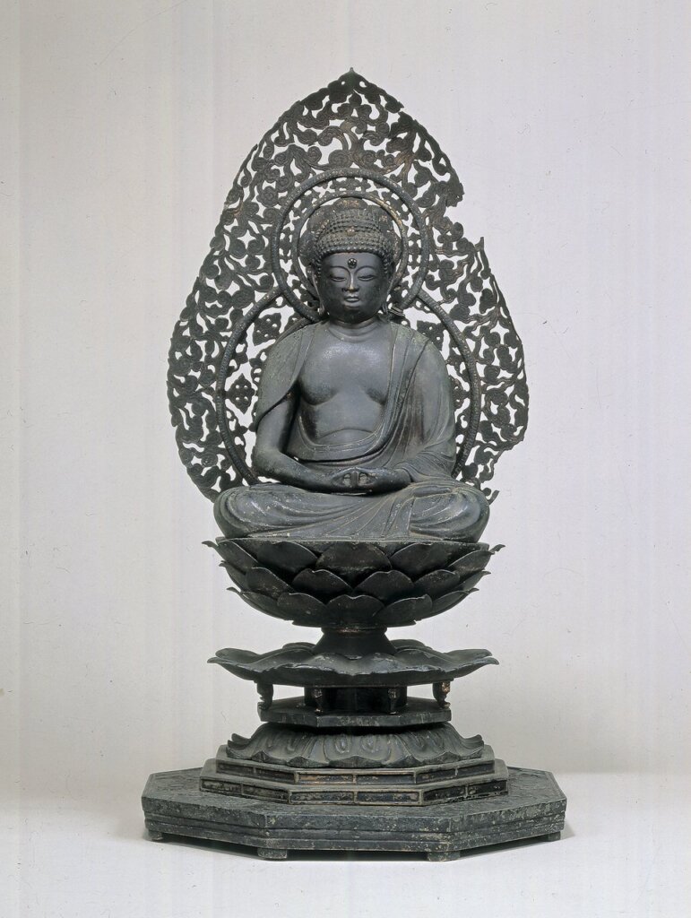 〈阿彌陀如來坐像〉日本平安時代（12世紀），銅鎏金（日本重要文化財）