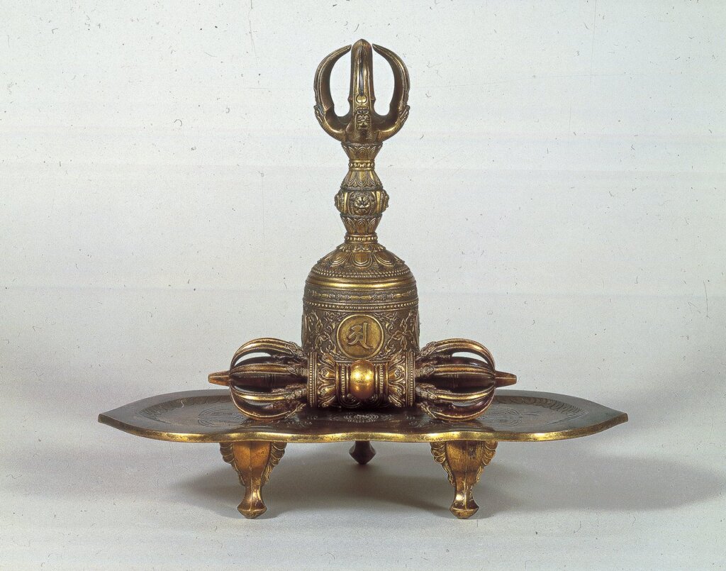 醍醐寺〈法器〉12～13世紀，銅鎏金（日本重要文化財）