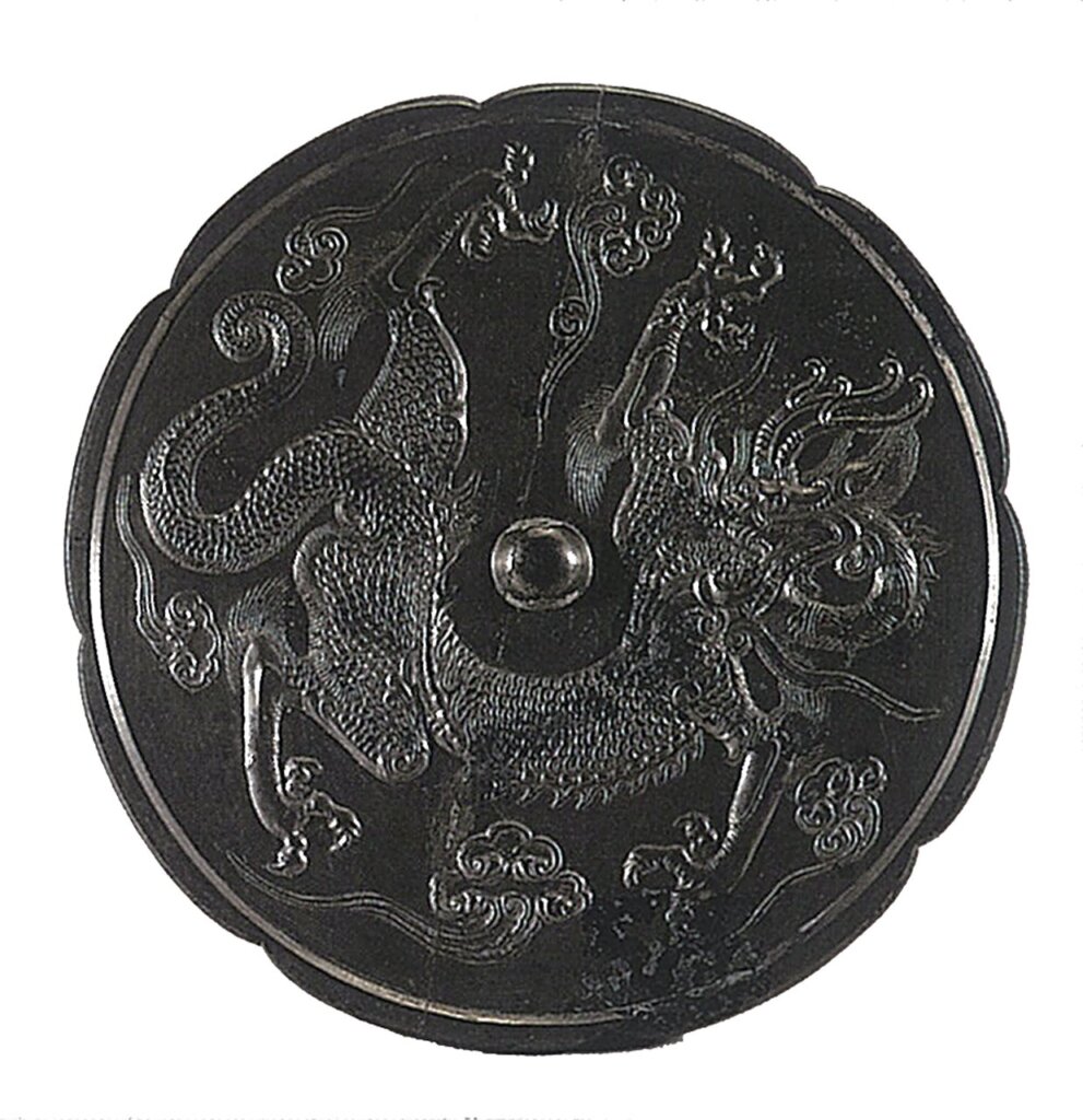 銅鏡。
