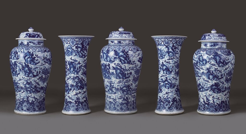 清代康熙朝約1700年景德鎮窯場〈釉下青花蓋罐與花觚〉。