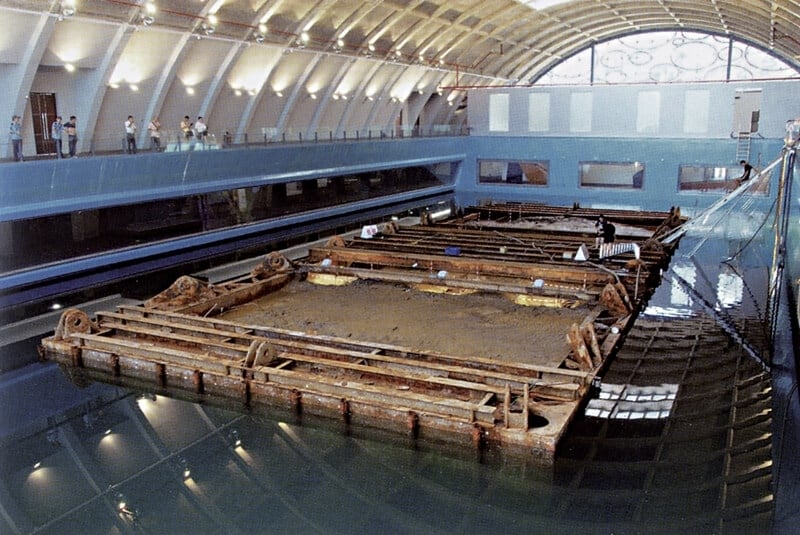 南海一號目前安置於廣東海上絲綢之路博物館館中，四周仍泡有海水以確保文物及沉船的情況，然日前有傳出水質已逐漸發臭，發掘刻不容緩。