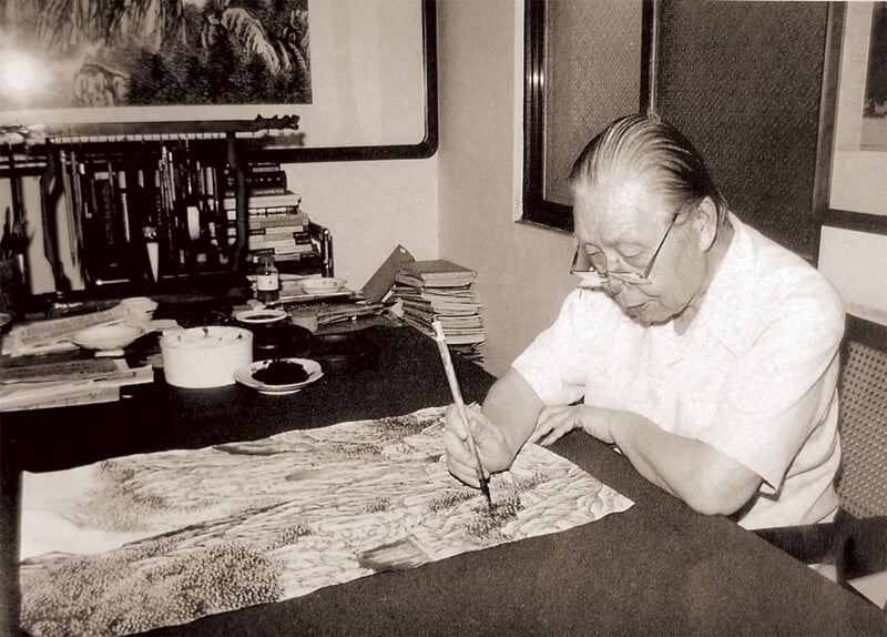 呂佛庭其門聯永遠題以「萬物靜觀皆自得，四時佳興與人同。」說明了他對於自然、人生、世事之觀照態度。攝影於1990年代初期。圖∣中華文化總會