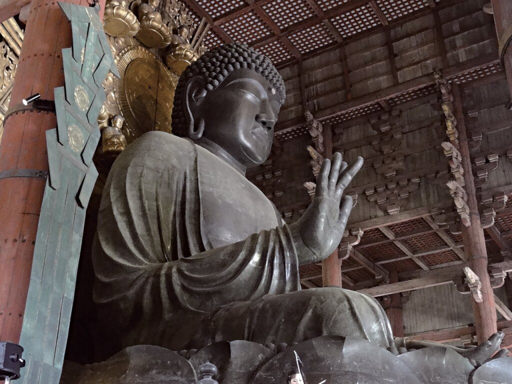 1704年〈奈良大佛〉，鑄銅，高15公尺。現存東大寺大佛殿，奈良，日本國寶。攝影╱顏娟英。