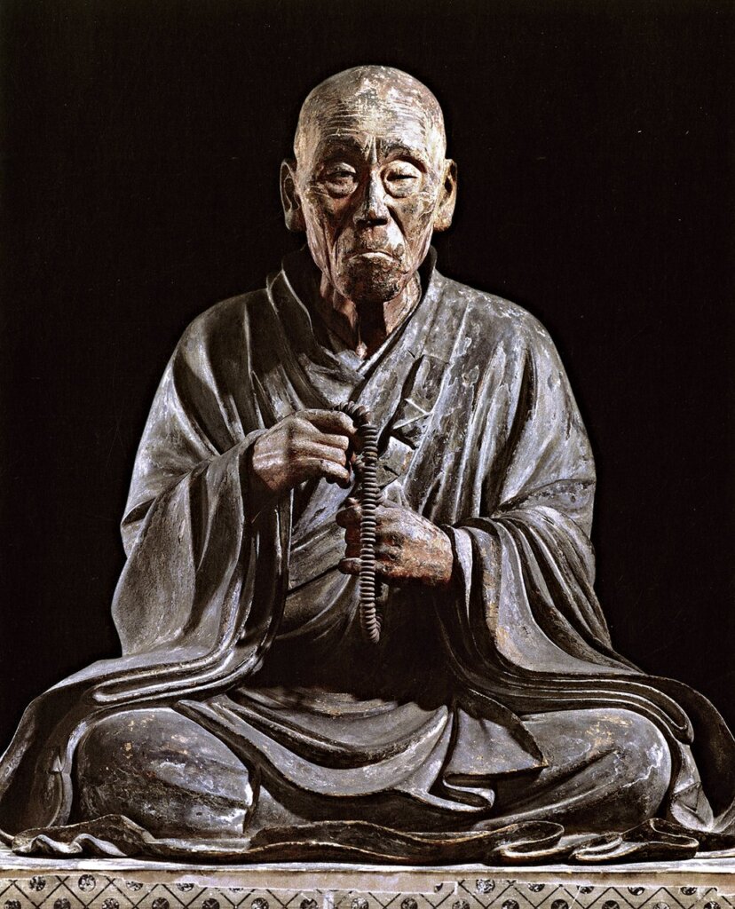 約1206年〈重源〉，寄木刨空造，部分彩漆殘留，高 81.8公分。現存東大寺俊乘堂，奈良，日本國寶。圖版出處：Rosenfield, John M.,《Portraits of Chōgen：The Transformation of Buddhist Art in Early Medieval Japan》，Brill，2011，pl. 54。