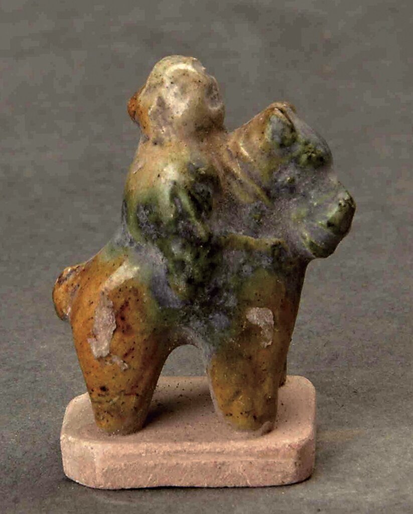〈女騎馬俑〉。